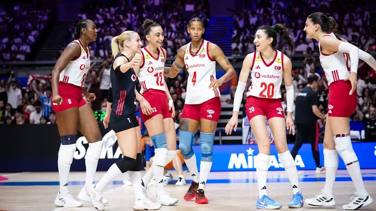 Milletler Ligi Finalleri'ne kalmayı garantiledi: Filenin Sultanları, Japonya'yı devirdi!