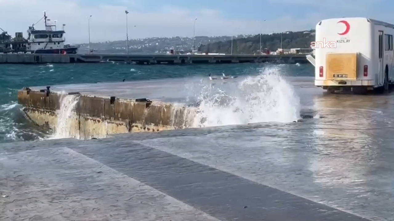 Sinop'ta fırtına: Gezi teknesi yan yattı