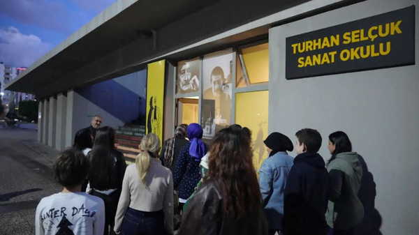 Çukurova Belediyesi’nin düzenlediği tiyatro kurslarına yoğun ilgi: Turhan Selçuk’un adı Adana’da yaşıyor