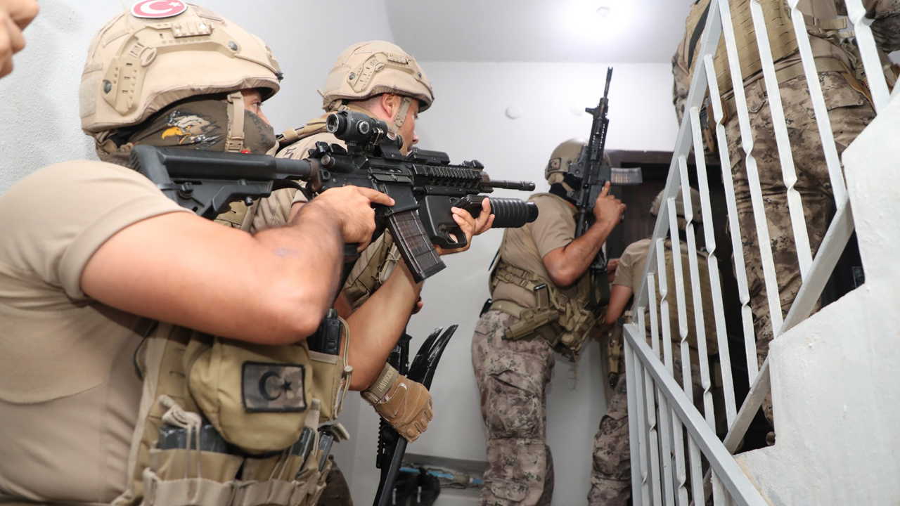 Mersin'de 'fuhuş' operasyonu: 19 tutuklama