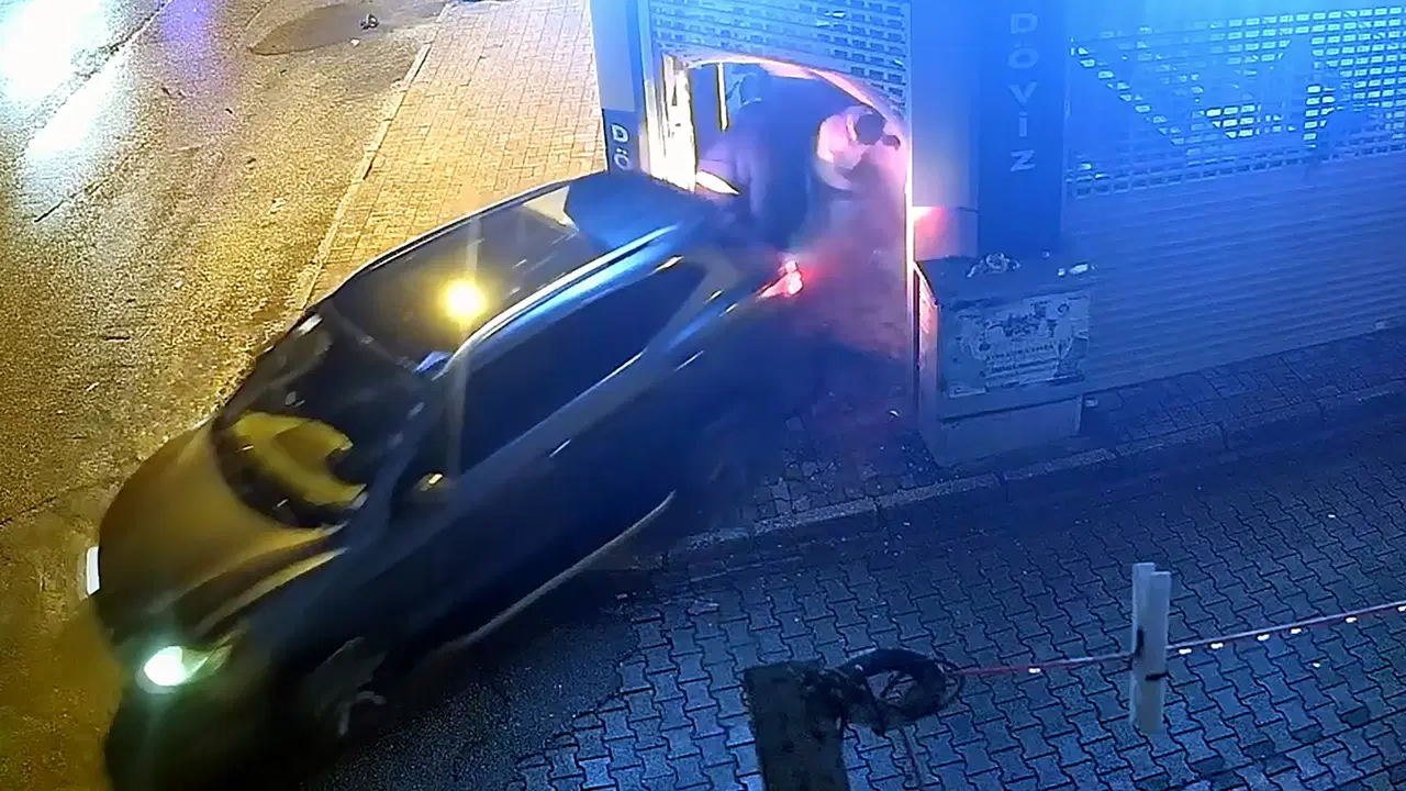 Ciple çarpıp kepengini kırdıkları döviz bürosundan 16 bin do