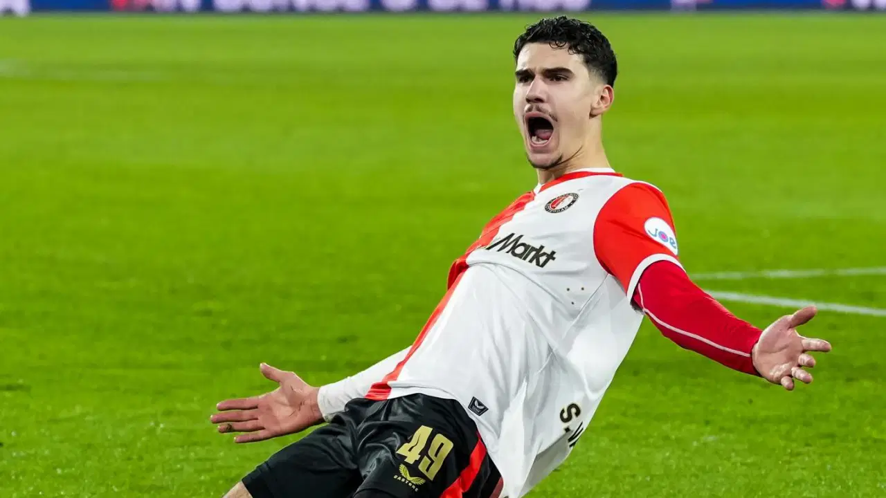 Robin van Persie'nin oğlu damga vurdu: Feyenoord 7 gollü maçta kayıp!