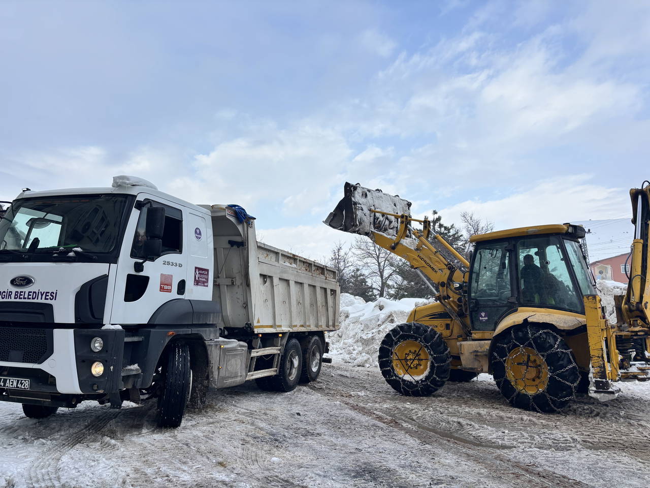 Arapgir Belediyesi’nden sanayi sitesinde yoğun kar temizliği çalışması