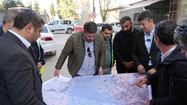 Depremde ağır hasar alan Çarşı merkezinde altyapı yenileniyor