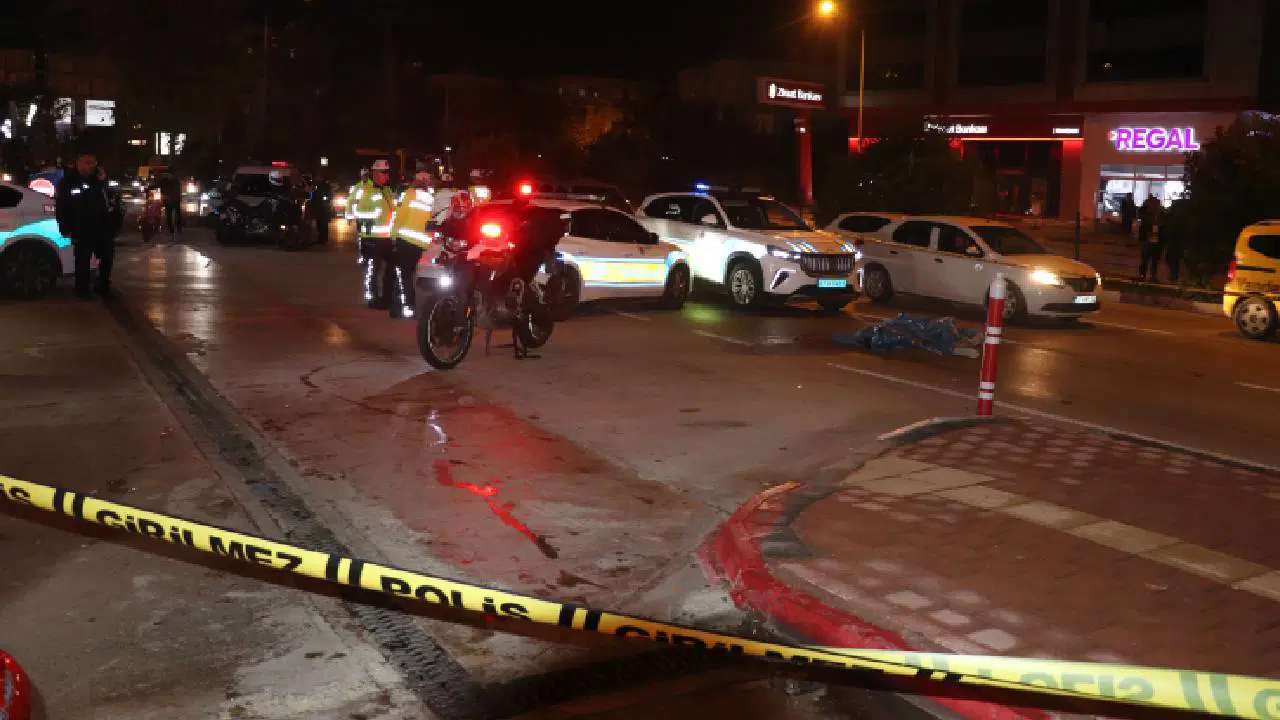 Antalya'da feci kaza... Kamyonetle çarpışan motosiklet sürücüsü hayatını kaybetti!