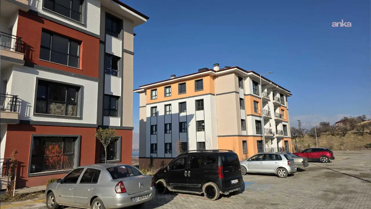 Malatya Kale'de yurttaşlardan TOKİ tepkisi: 'Tamamlanmadan teslim edildi, su yok, yönetim yok'