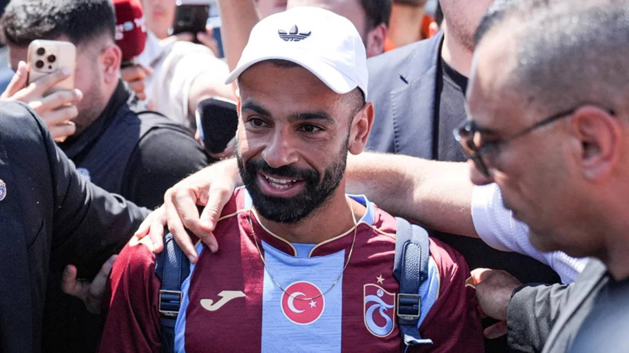 Mohamed Salah Trabzon'a geldi: Binlerce taraftar karşıladı!