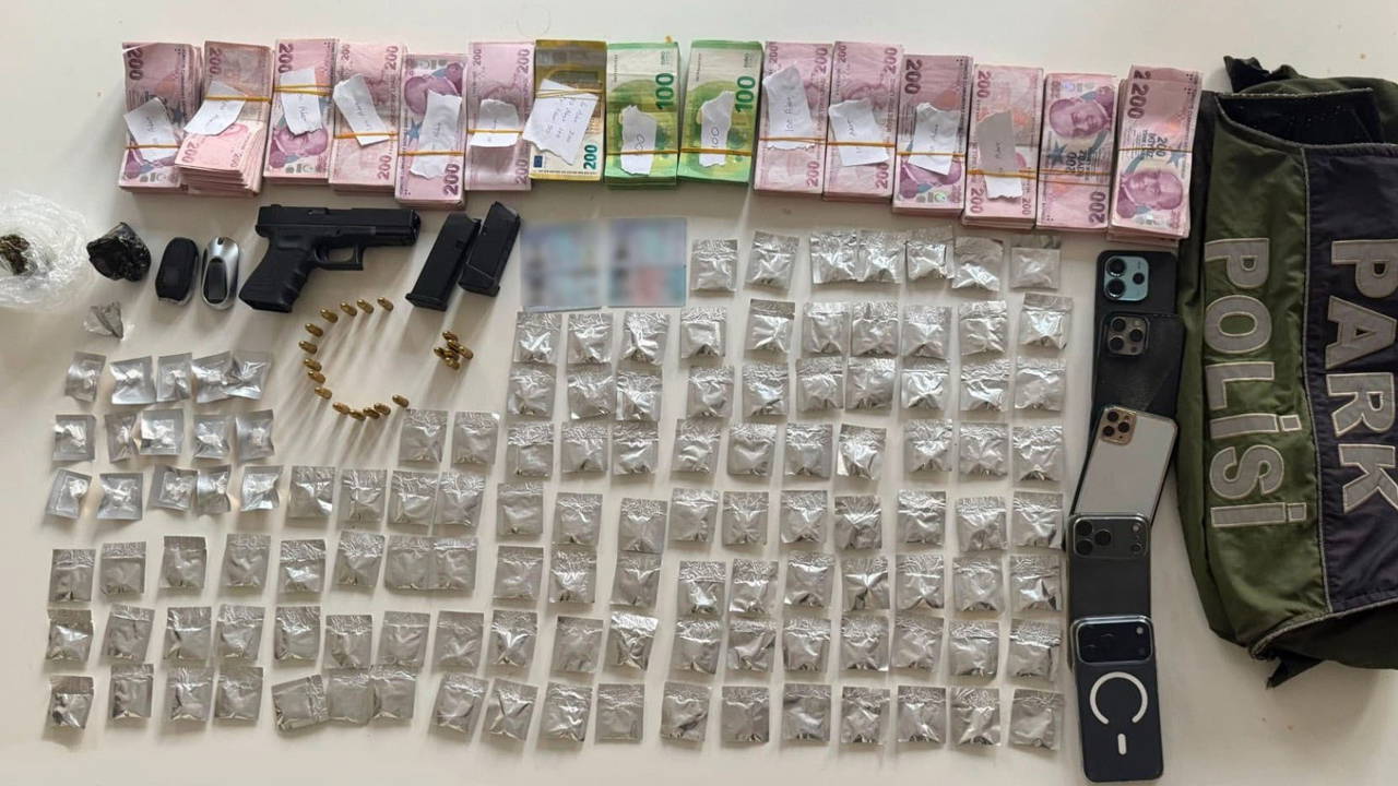 Bakırköy'de otomobilde 'uyuşturucu' düzeneği: 4 tutuklama