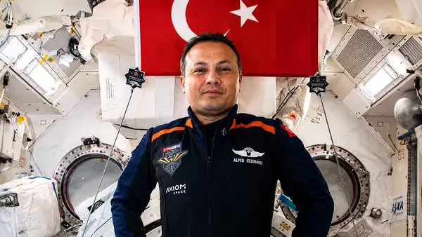 Uzaya yolculuk yapmıştı: Türkiye'nin ilk astronotu Alper Gezeravcı tuğgeneral oldu