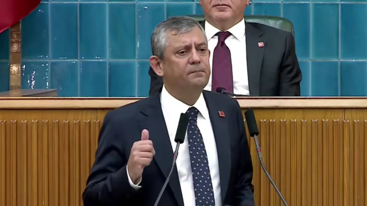 CHP'de tarihi grup toplantısı... Özgür Özel yeni partinin kuruluşunu resmen açıkladı: 'Bu yeni yürüyüşe hazır mısınız?'