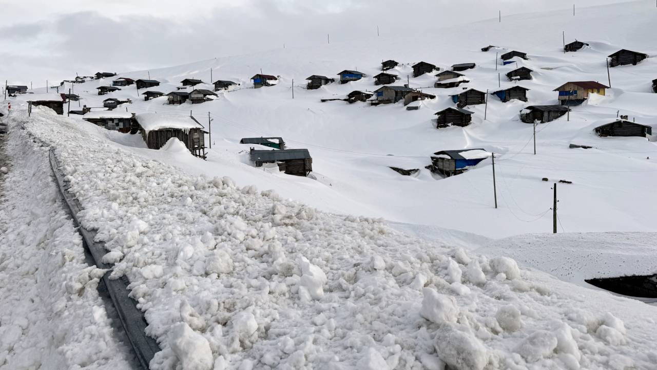 Ardahan ile Artvin arası karla beyaza büründü