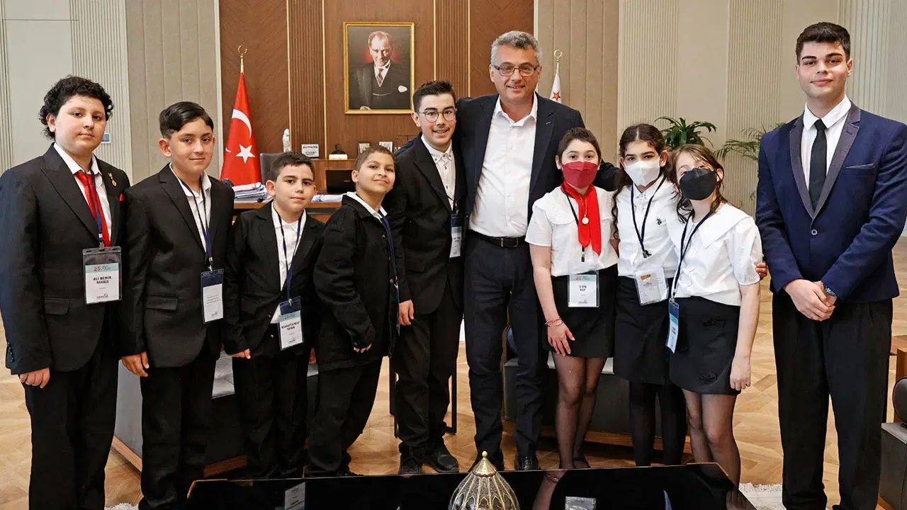 Lösemiyi yenen 8 çocuk KKTC'ye umut taşıdı! Kampüs duvarına kazınan o mesaj duygulandırdı