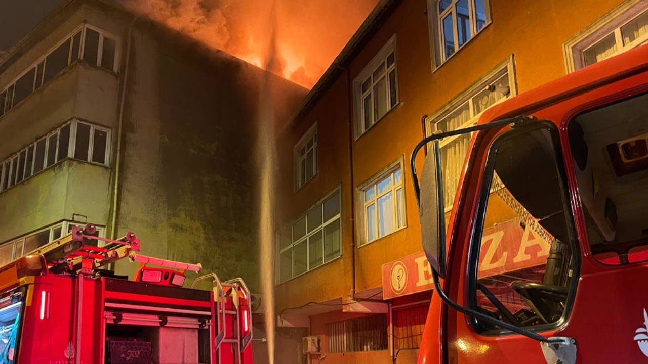 Sevgilisi işyerine almayınca binayı kundakladı!