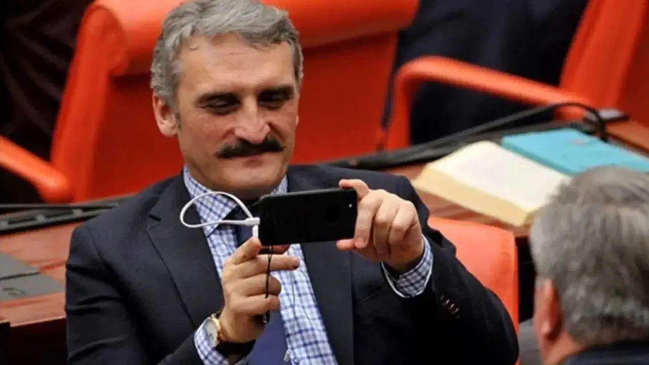 'Yeliz' lakaplı Ahmet Hamdi Çamlı, yine Atatürk dönemini hedef aldı: 'Seninki sadece Dersim'de 50.000 Alevi'yi katletti'