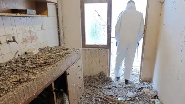 Bursa’da bina çöp eve döndü: Mahkeme kararıyla boşaltıldı