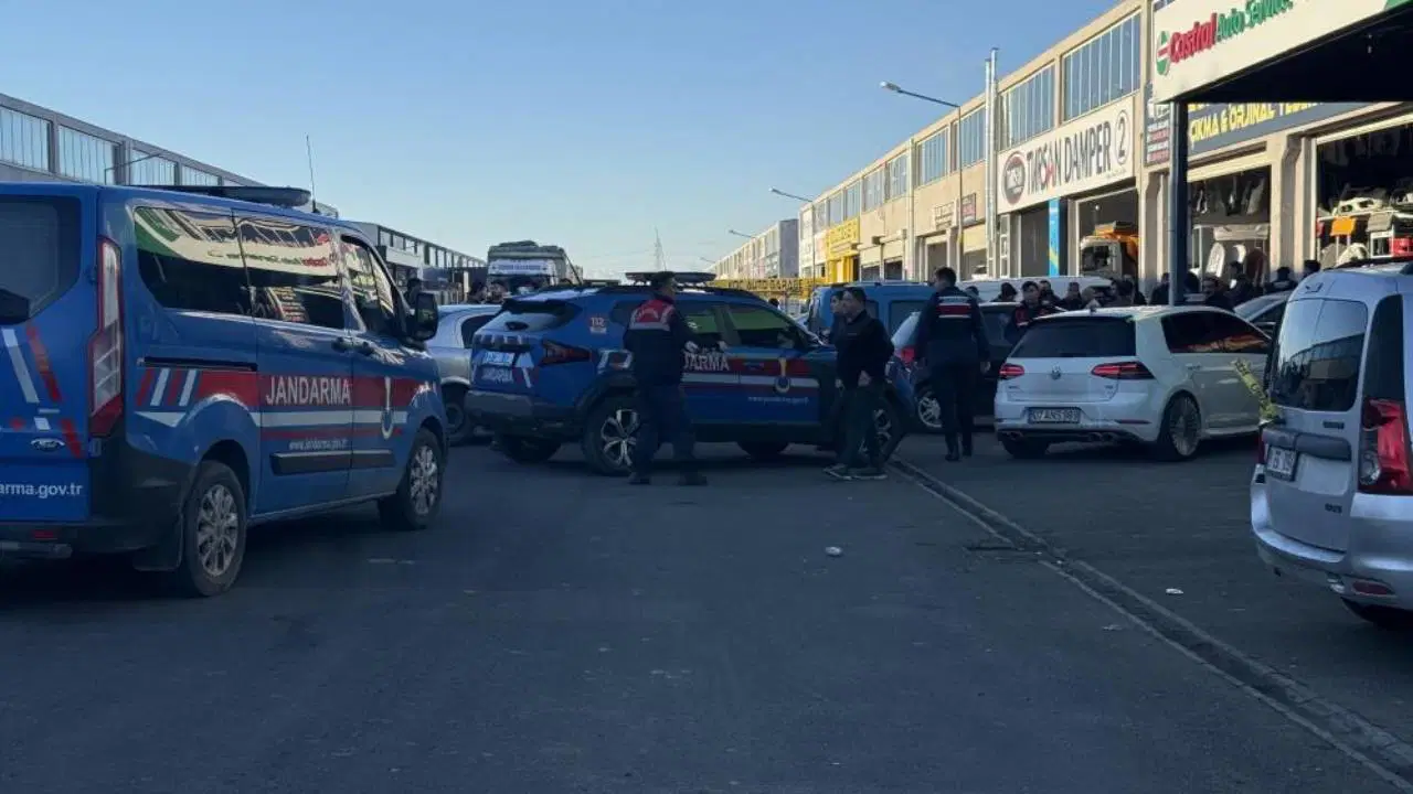 Sanayi sitesinde alacak-verecek kavgası: 4 yaralı