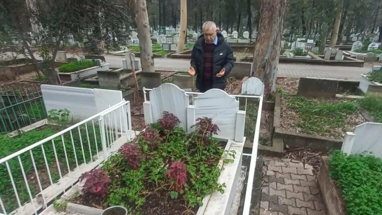 Zeydan Karalar, anne ve babasının mezarını ziyaret etti