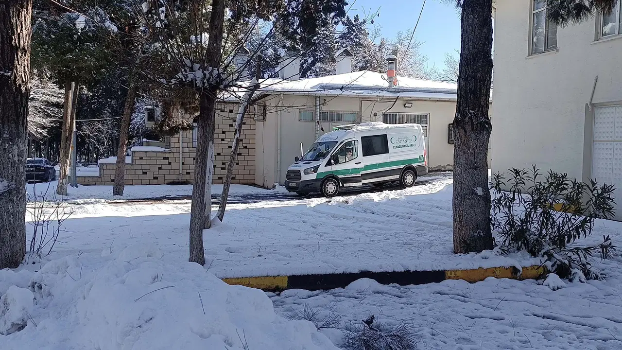 17 yaşındaki çocuk, 15 yaşındaki arkadaşı tarafından bıçaklanarak öldürüldü!