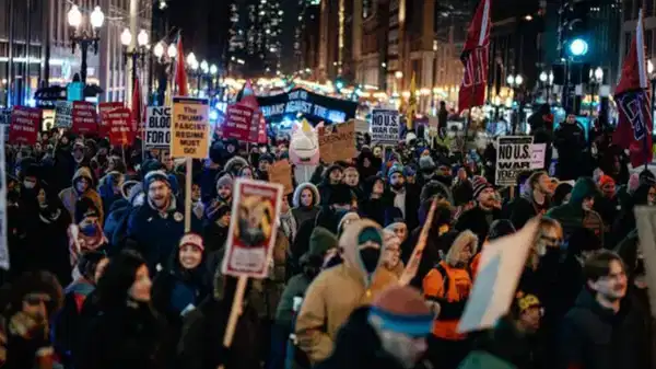 Maduro'nun yargılanmak üzere ABD'ye getirilmesi, New York'ta protesto edildi