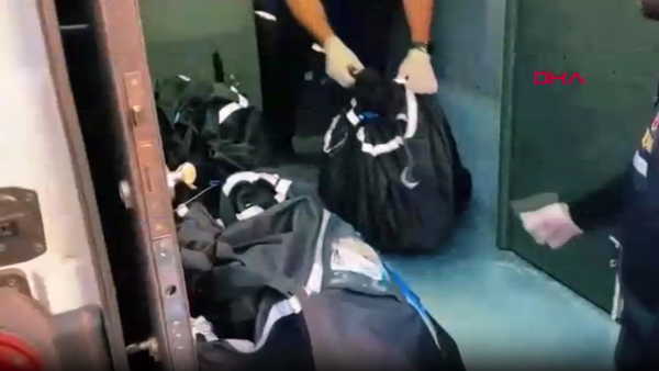 Piyasa değeri 590 milyon lira... Şırnak'ta kaçak altın ve döviz ele geçirildi