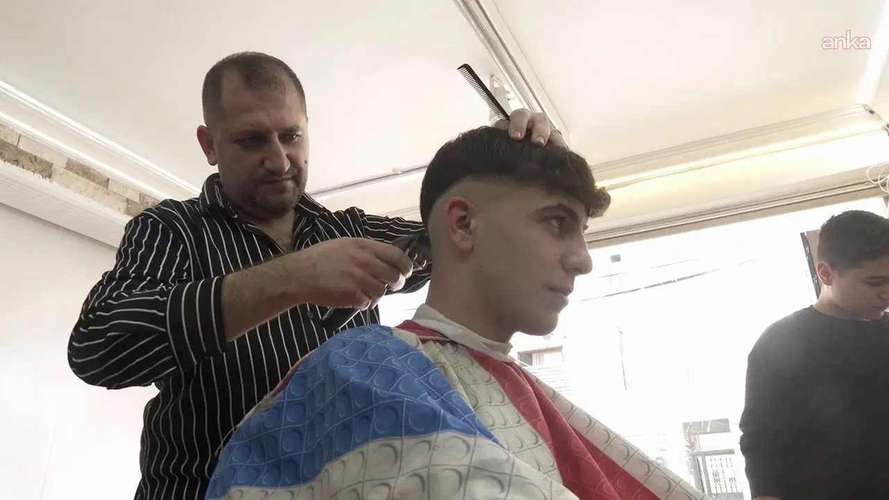 İzmirli berberden 'askıda tıraş' uygulaması: Asgari ücretli ve emekliye tıraşı 150 TL'ye düşürdü