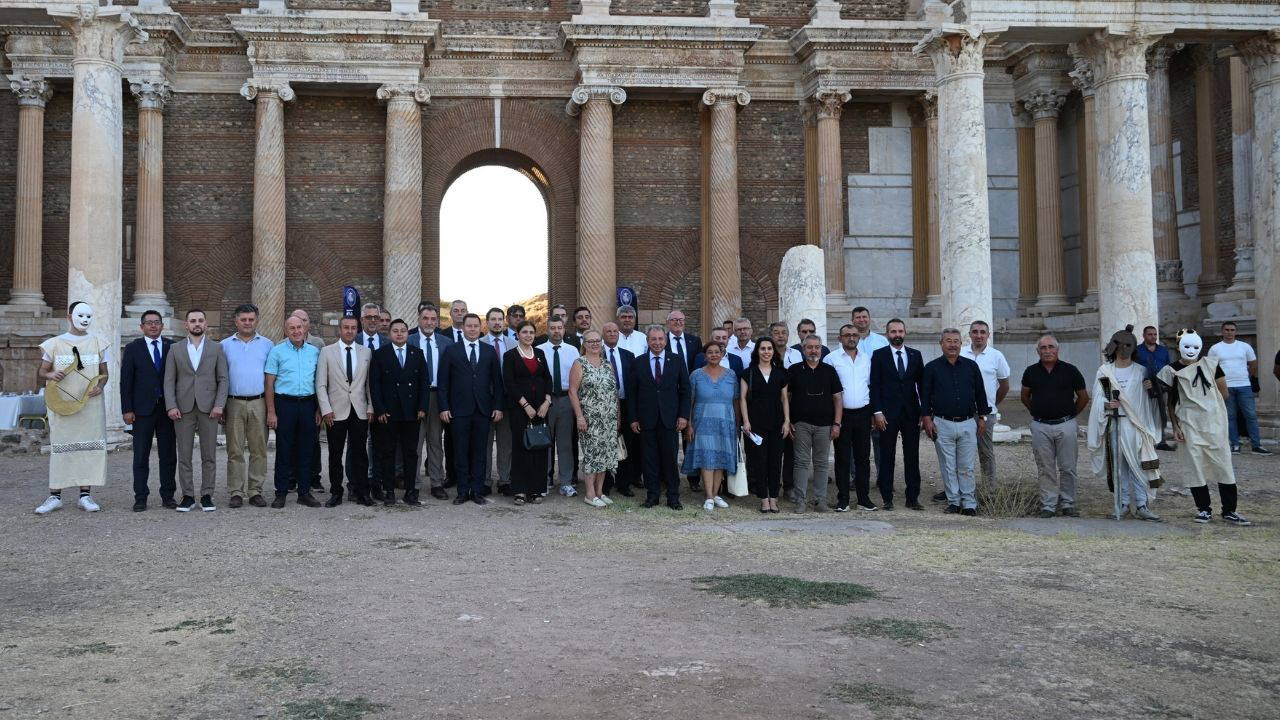Salihli Belediye Meclisi Sardes Antik Kenti ve Bin Tepe Lidya Tümülüsleri’nde yapıldı