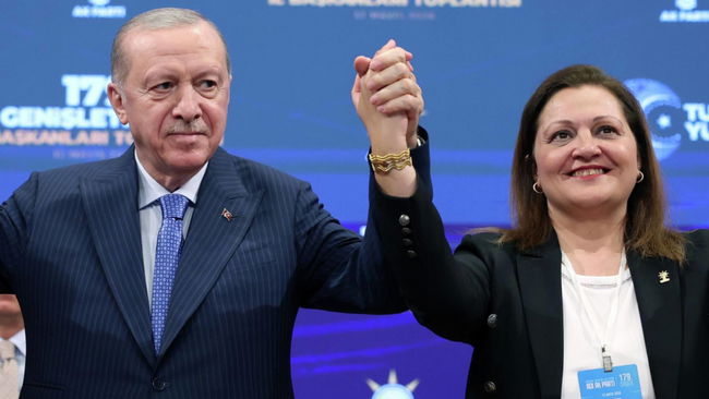 ‘Dün 'hırsız' dediklerinin bugün elini öptün’