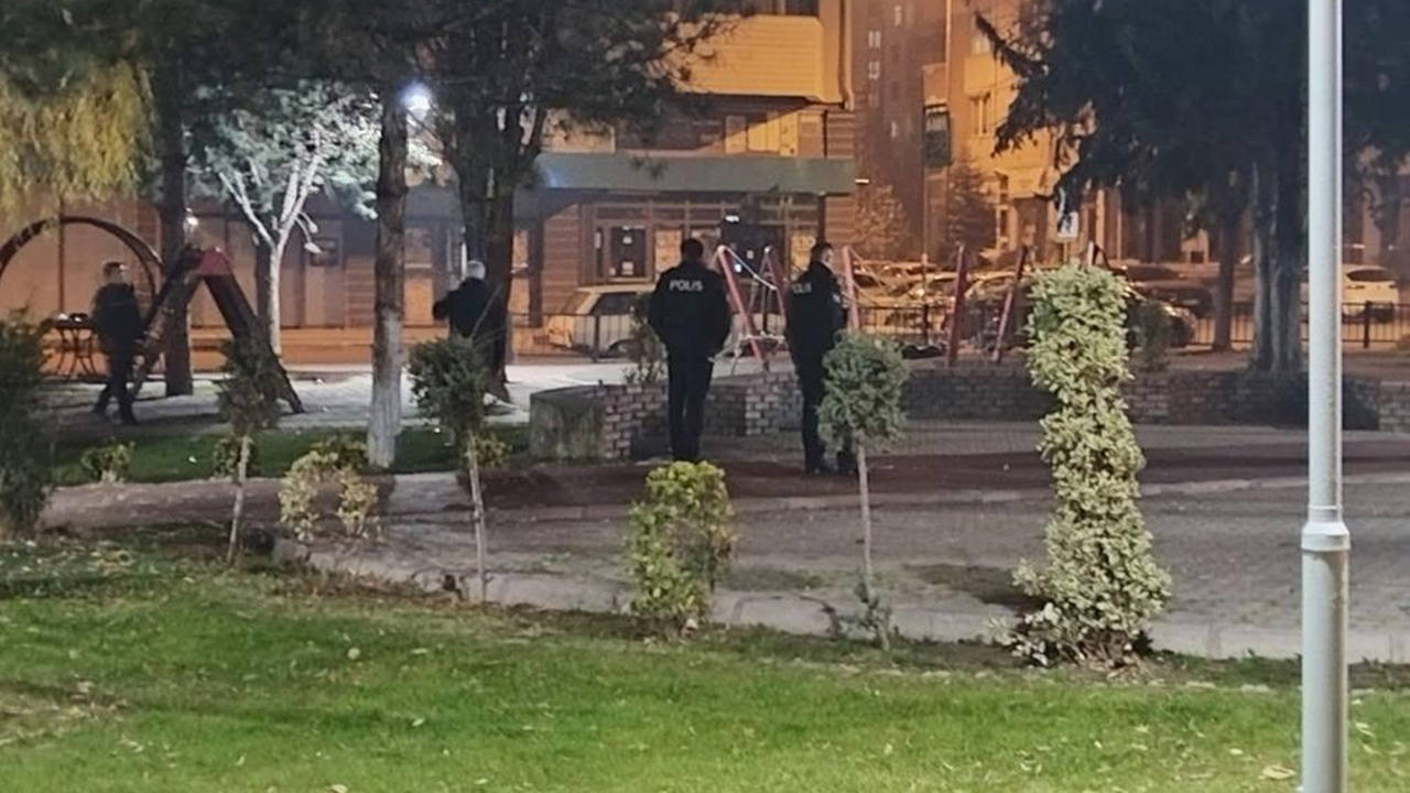 Şüpheli çanta paniği: Fünye ile imha edildi