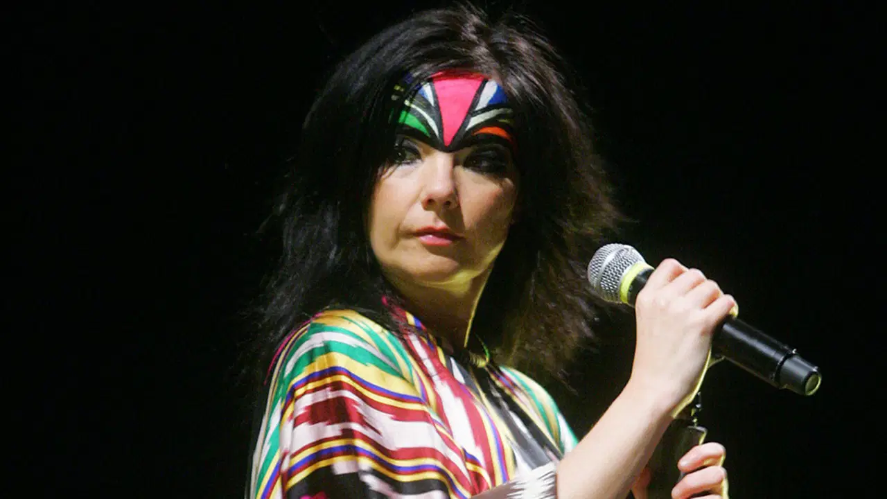 Dünyaca ünlü İzlandalı sanatçı Björk’ten Grönlandlılara bağımsızlık çağrısı!