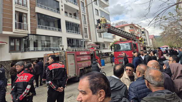 Bingöl'de binanın bodrum katında korkutan yangın: 13 kişi dumandan etkilendi