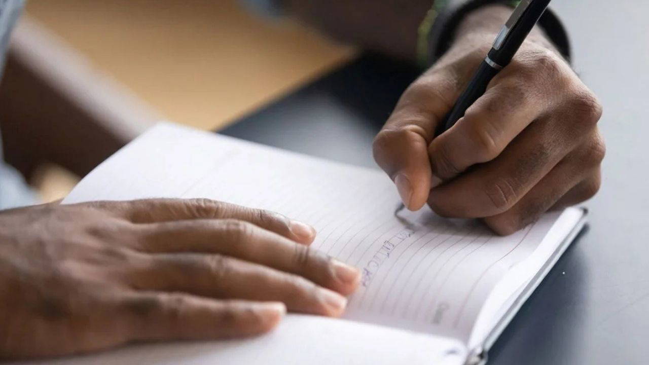 Bilim insanları efsaneyi çürüttü: Solaklar gerçekten daha fazla yaratıcı mı?