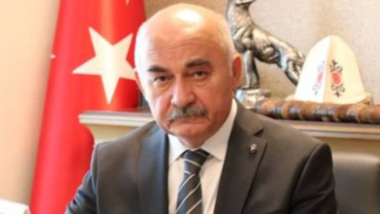 Eski MHP'li vekilden 'Papa' tepkisi! Osmanlı ve Atatürk dönemini hatırlattı