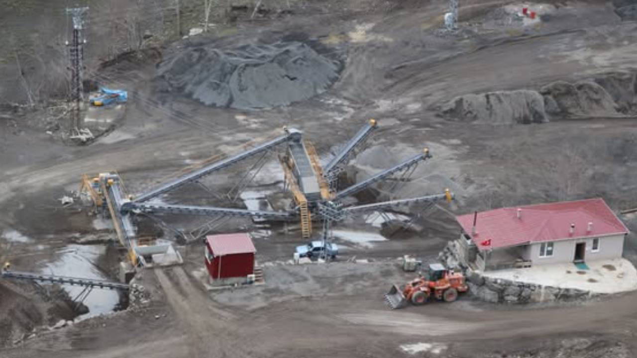 Şikayetler sonrası Ayvacık Belediyesi’nin taş kırma tesisi kapatıldı