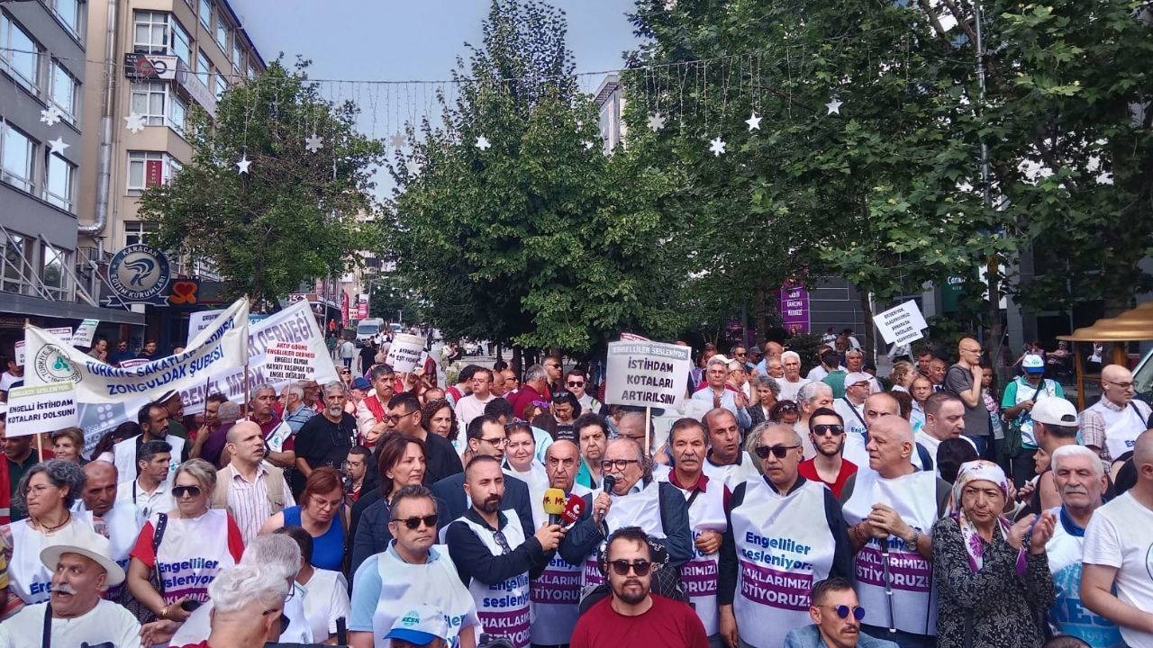 Engelli yurttaşlar hakları için yürüdü: ‘Saraya değil, engelliye bütçe’