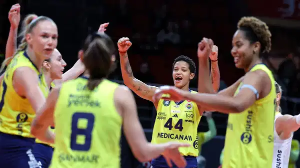 Voleybol derbisinde gülen taraf Fenerbahçe Medicana!