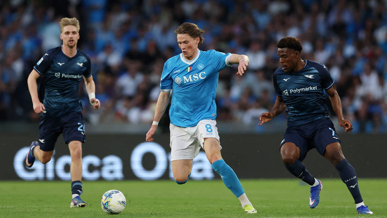 Napoli'nin serisini Lazio bitirdi: Inter geri sayıma geçti