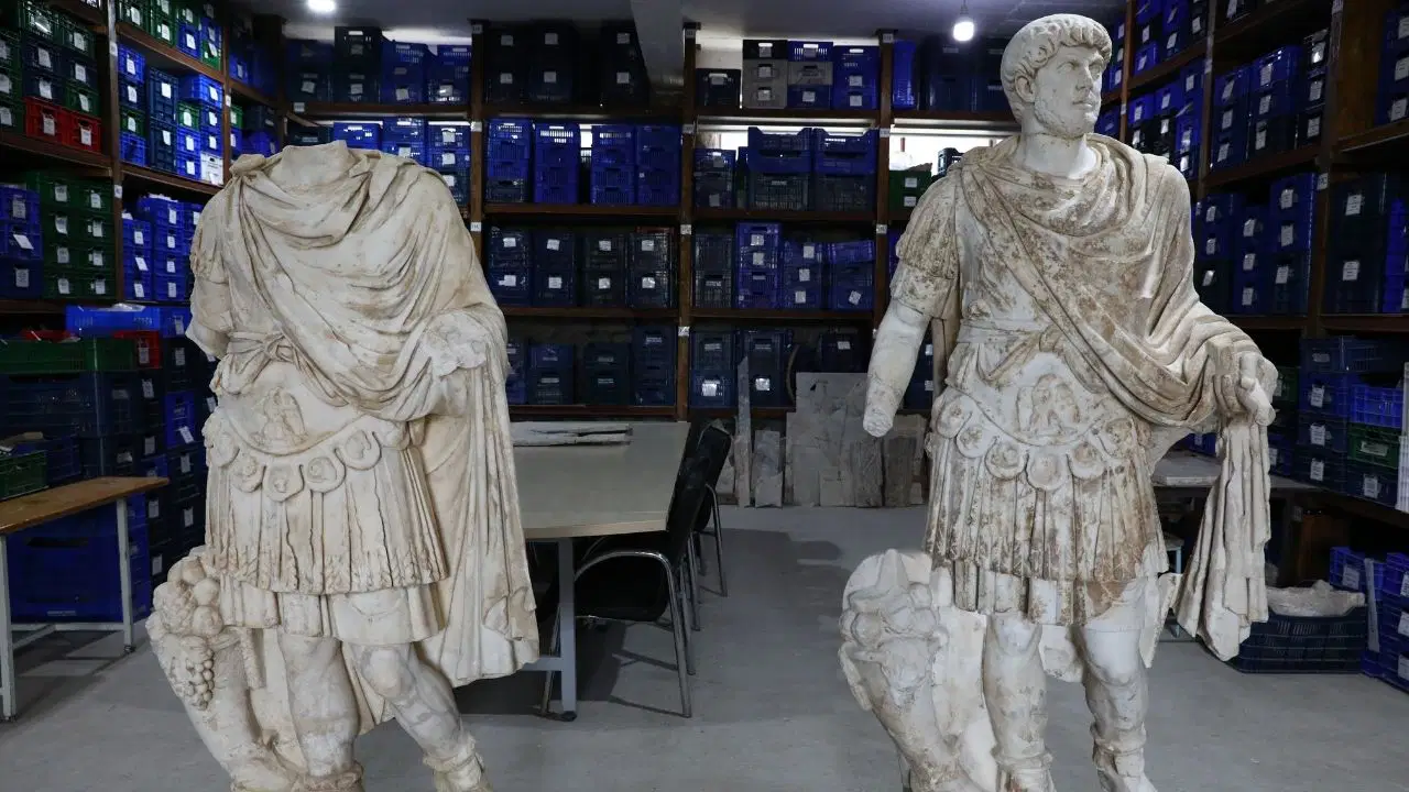 Kibyra Antik Kenti'nde heyecanlandıran keşif: 2 bin yıllık Roma İmparatoru heykeli gün yüzüne çıkarıldı