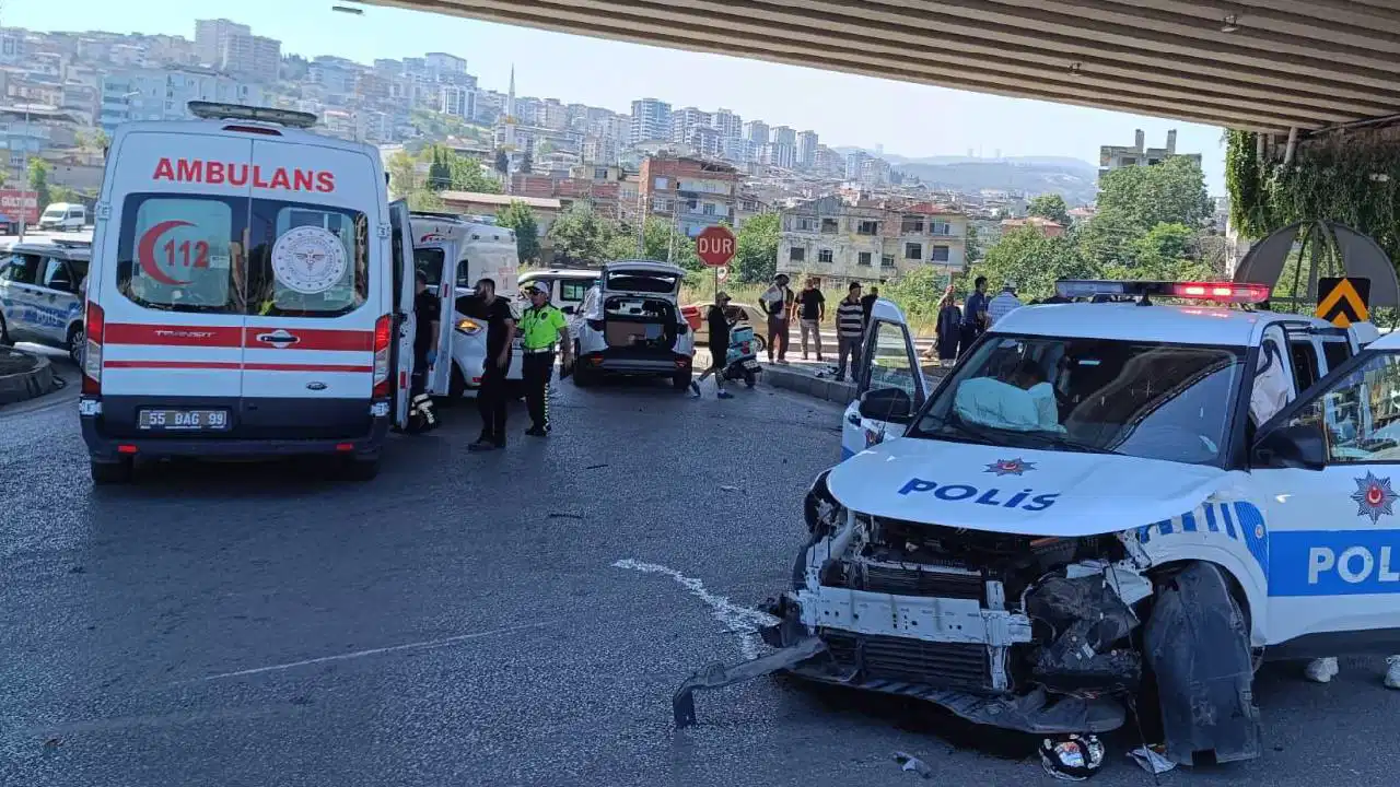 Polis otosu ile otomobil çarpıştı: Yaralılar var!