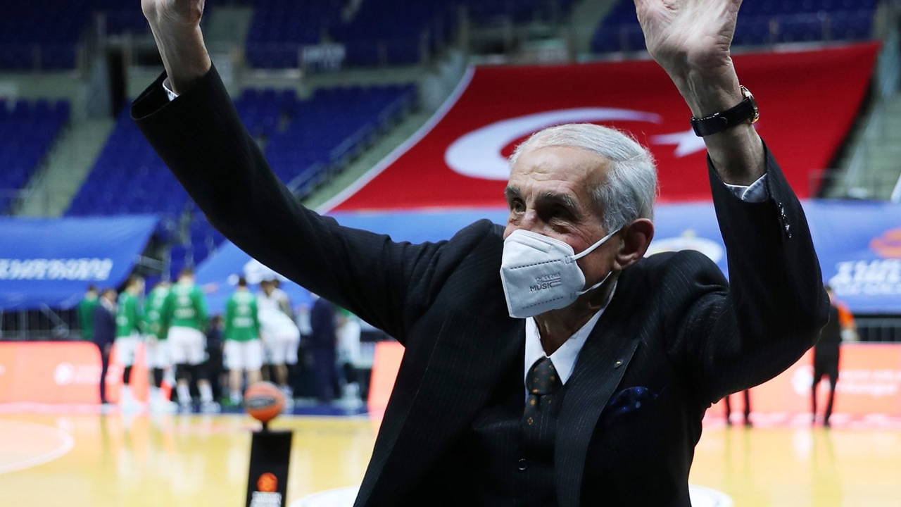 Eski milli basketbolcu Hüseyin Kozluca hayatını kaybetti