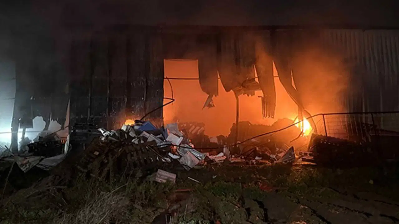 Antalya'da depo yangını: Saatler içinde kül oldu!