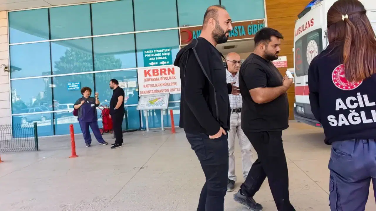 Kopan parmağı buz dolu poşetle hastaneye götürüldü