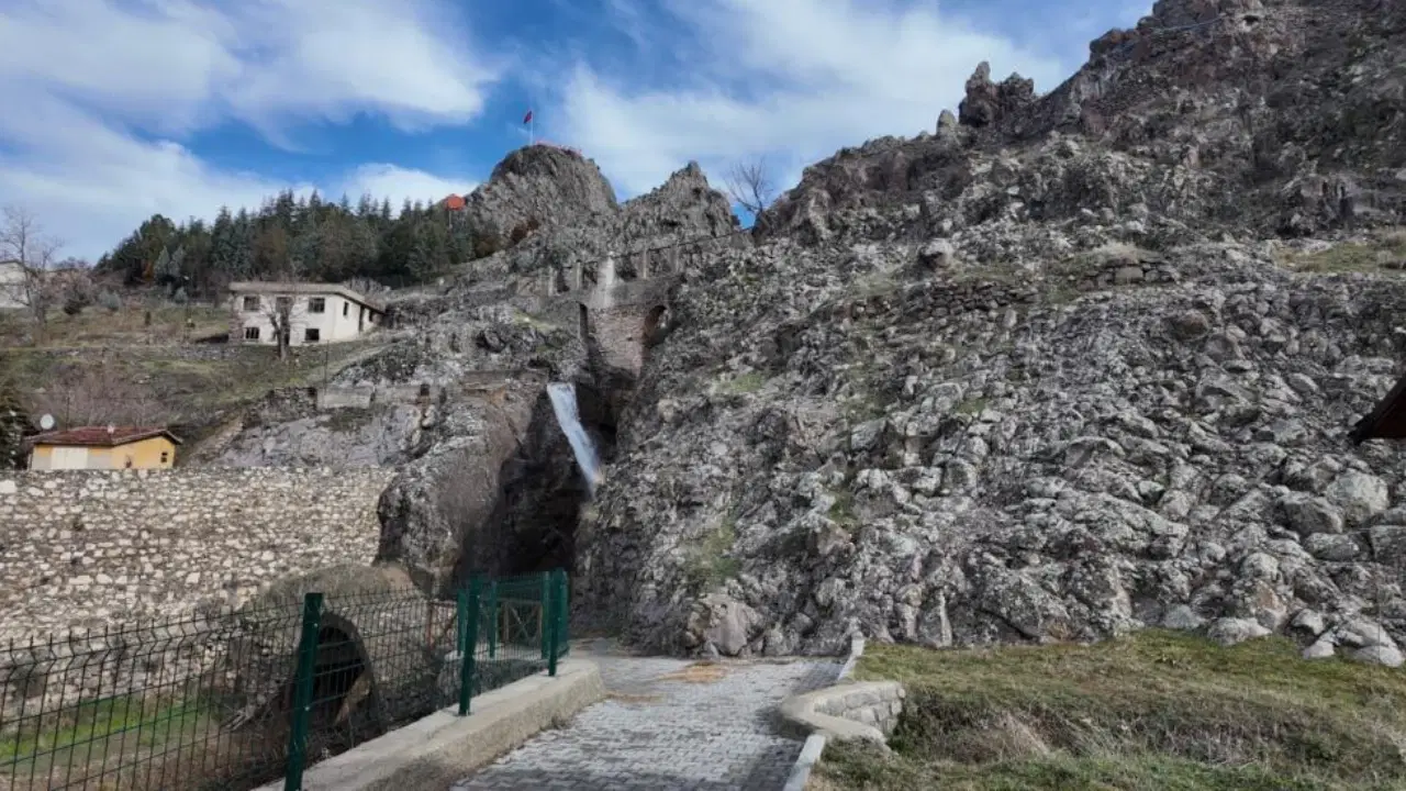 Cansız bedeni derenin kenarında bulundu: Kayıp kız çocuğu ölüm nedeni araştırılıyor