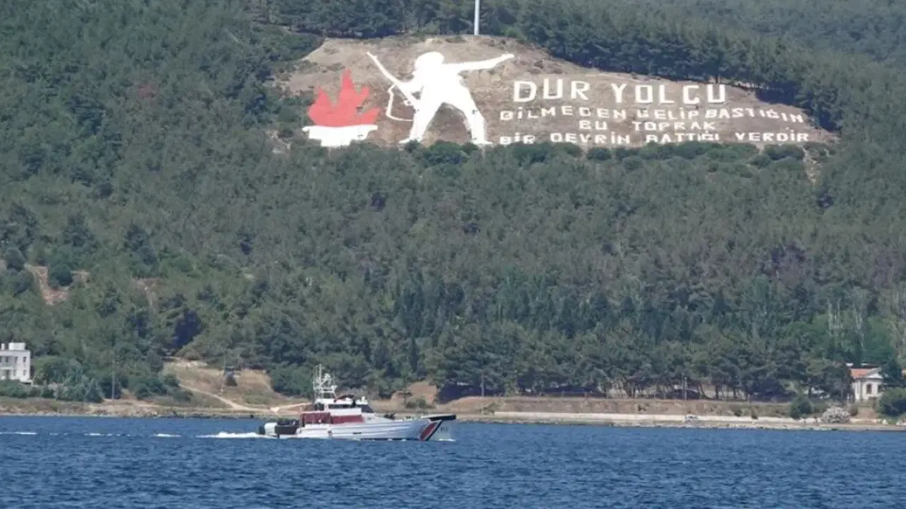 Rusya'ya giden gemi karaya oturdu: Çanakkale Boğazı'nda gemi trafiği durduruldu