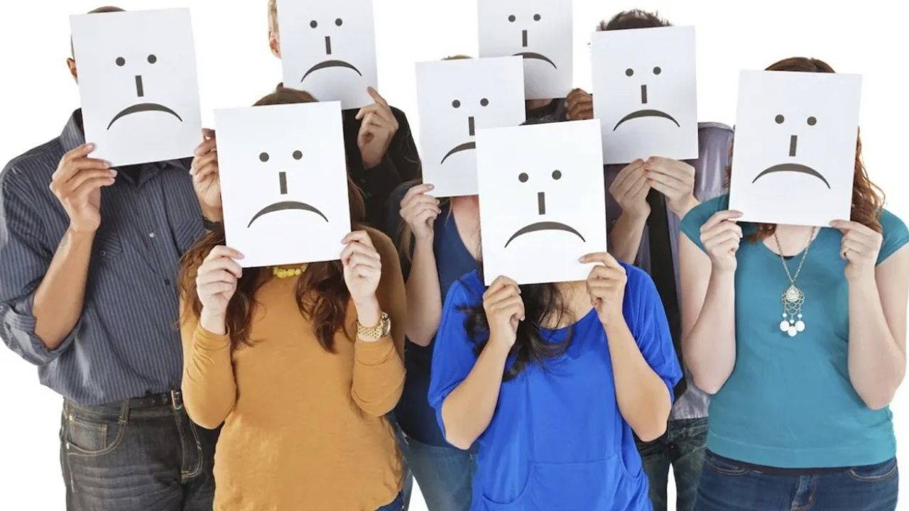 Mutluluk eğrisi tersine döndü: Gençler tarihin en mutsuz kuşağı