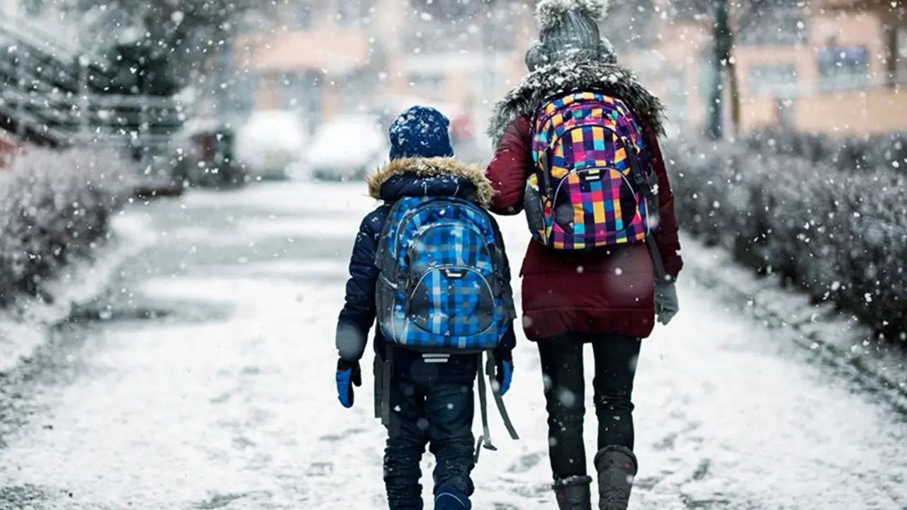 Türkiye beyaza büründü: Kar tatili haberleri ardı ardına geldi! İstanbul ve Ankara'da okullar tatil mi?