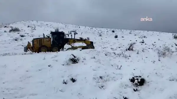 Elazığ'da yoğun kar: 103 köy yolu ulaşıma kapandı