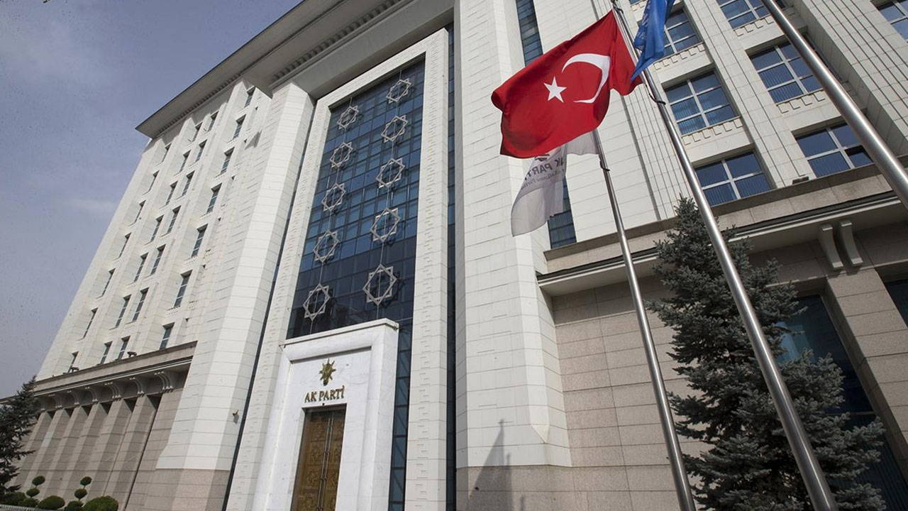 Oğlunun 'uyuşturucu' videosu ortaya çıkmıştı: AKP Elazığ İl Başkanı görevinden istifa etti!