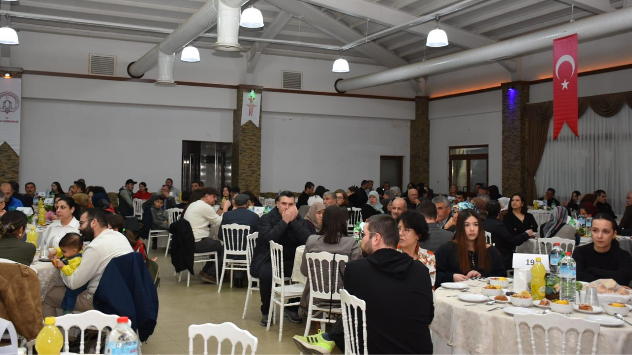 Şehit ve gaziler için düzenlenen iftarda Atatürk’ü anmadılar