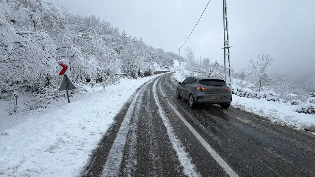 Bartın'da kar yağışı: 5 köy yolu ulaşıma kapandı