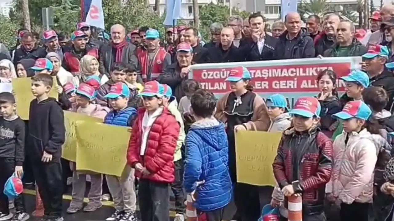 Mersin Limanı'nda işten çıkarılanlara destek eylemi: 'Bu çocukların vebalini boynunuza almayın!'